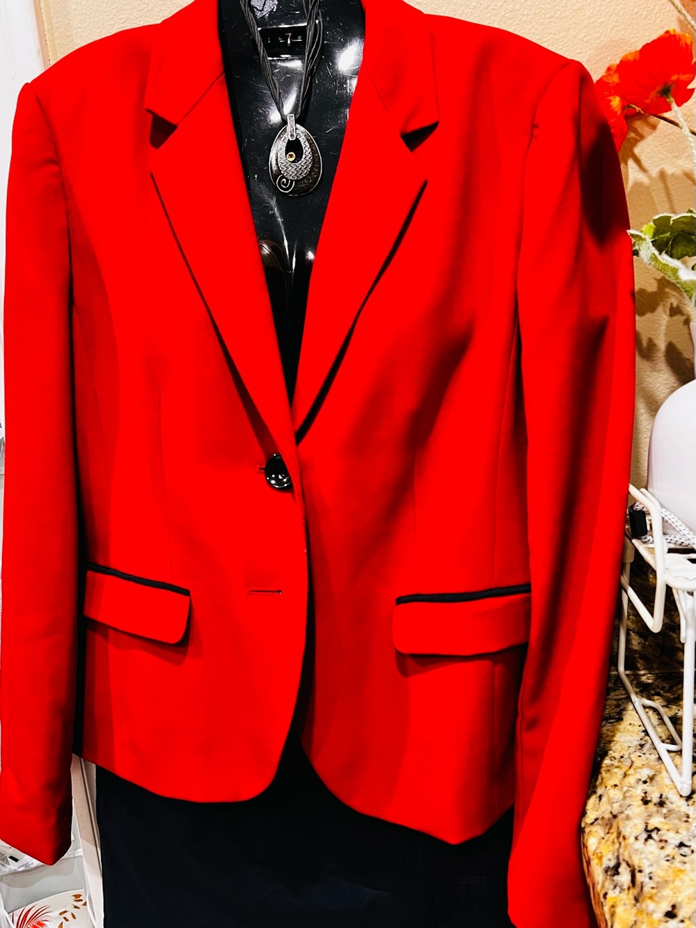 Tailored Red Single-Button Blazer with Contrast Trim